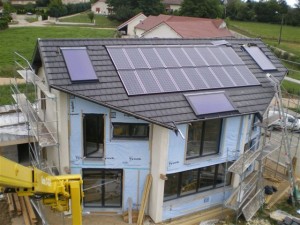 panneaux solaire s et photovoltaique, isolation étanchéité de la maison    